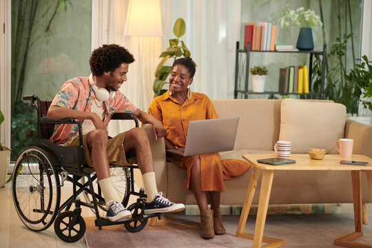 DMMA support worker assisting a client